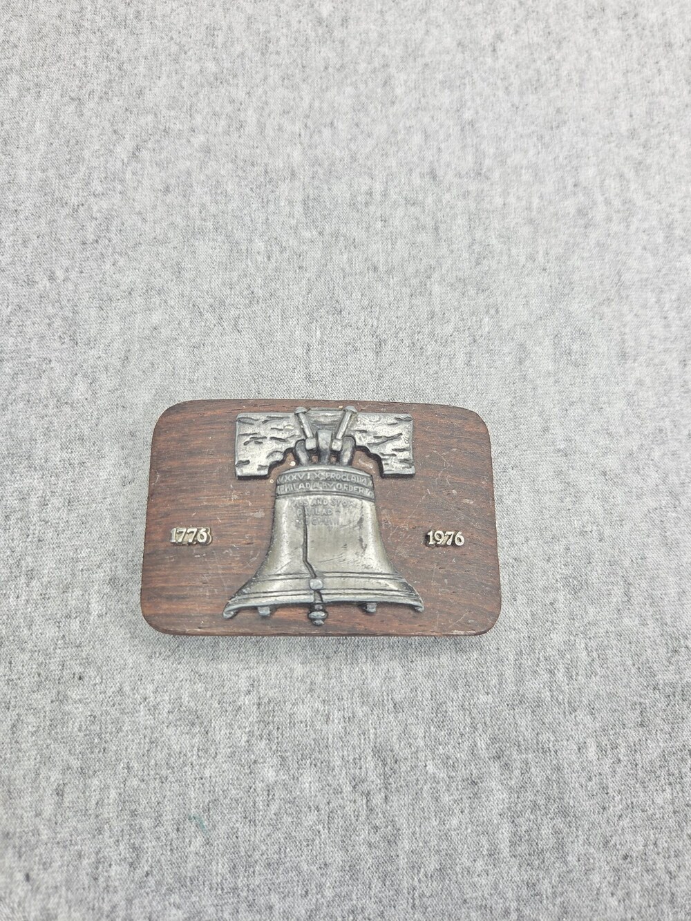 Vintage 1776 1976 Bicentennial Liberty Bell Belt Buckle Wood Plaque Pewter USA